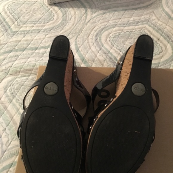 Size 10 black patent me too jafar wedge sandals - Picture 3 of 3